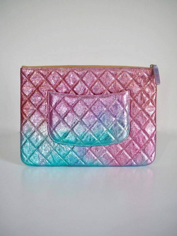 Case CHANEL Rainbow Iridescent Calfskin GHW - Image 2