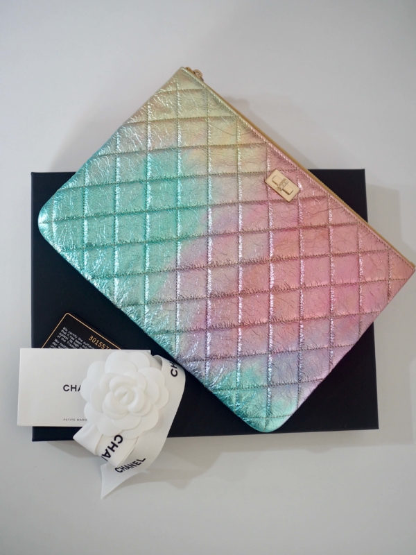 Case CHANEL Rainbow Iridescent Calfskin GHW - Image 10