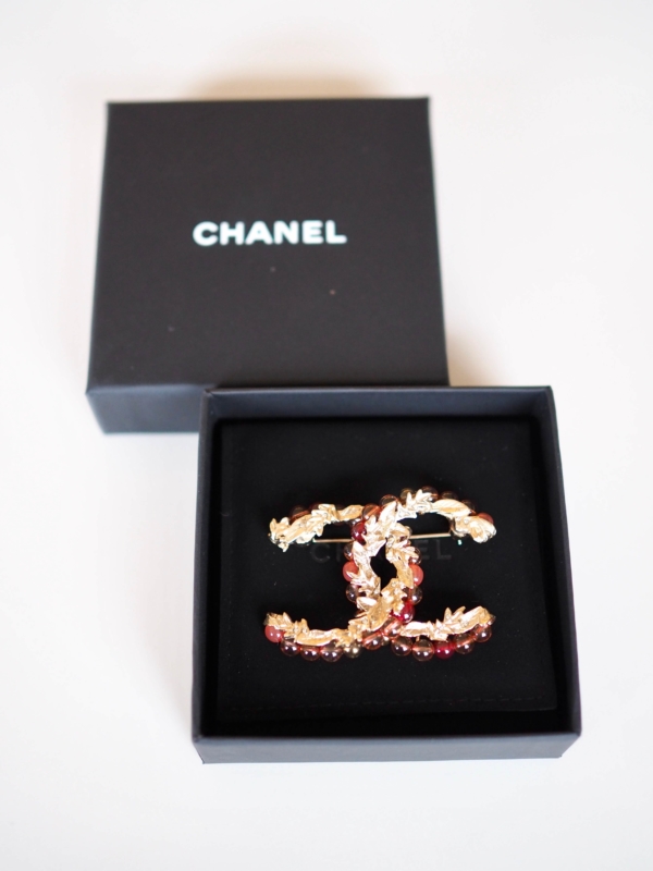 Brooch CHANEL Large Gold Metal Glass Beads - Image 6