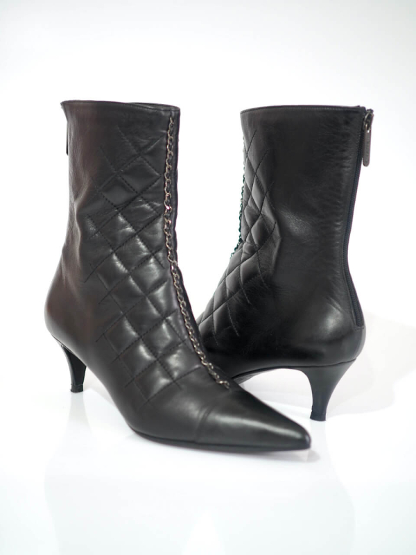 Ankle boots CHANEL Black Quilted Leather Size 40,5 - Image 2