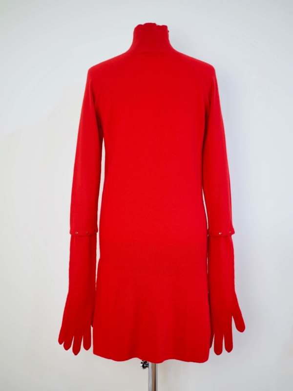 Louis-Vuitton-red-knit-cashmere-belted-dress-with-gloves-