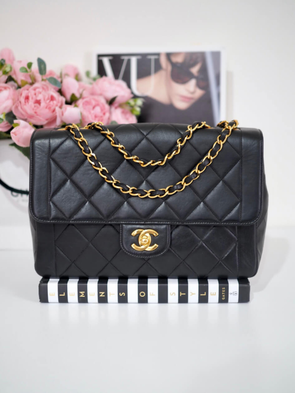 Bag CHANEL Vintage Medium Diana Black Lambskin GHW - Image 2