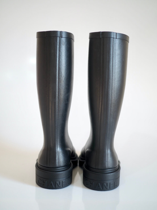 Boots CHANEL Black Caoutchouc Logo Size 36 - Image 3