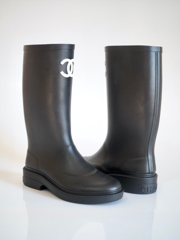 Boots CHANEL Black Caoutchouc Logo Size 36 - Image 4