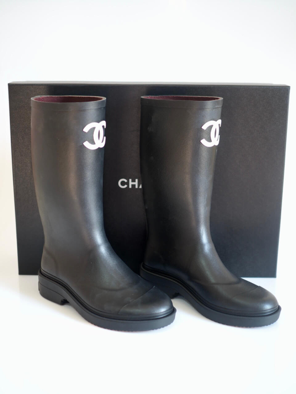 Boots CHANEL Black Caoutchouc Logo Size 36 - Image 9