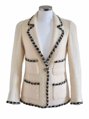 Chanel 06A vintage cream boucle tweed wool blazer with trim