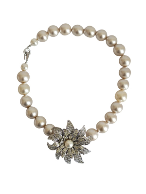 Chanel 05A white pearls and crystals embellished flower necklace